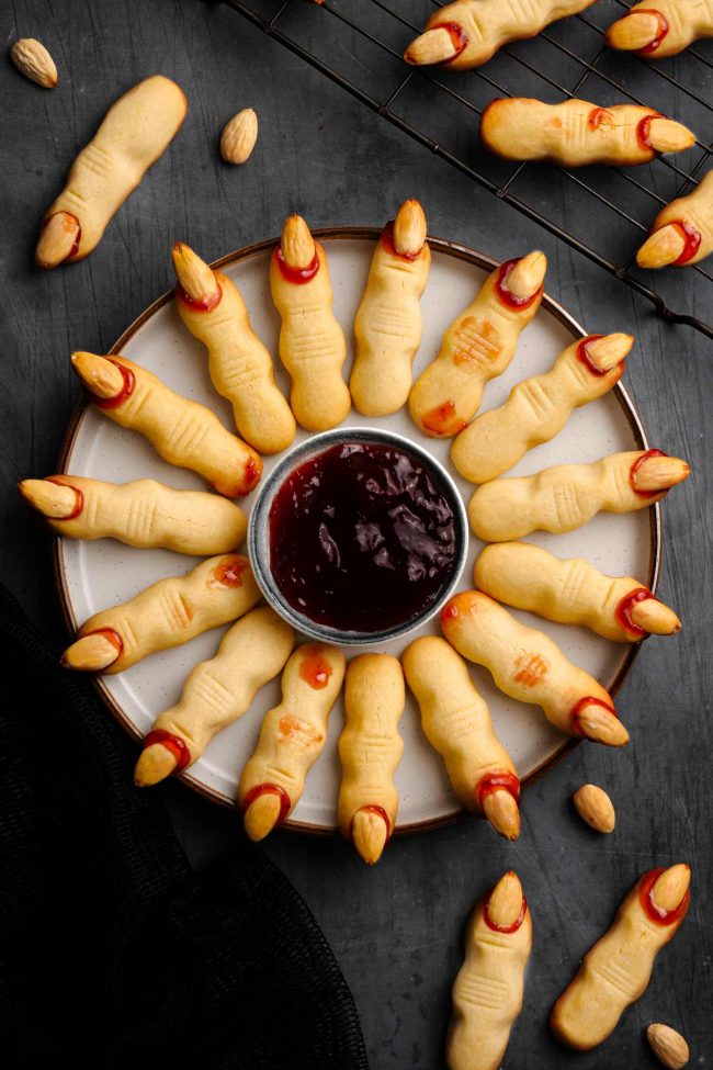 21 Delicious Halloween Appetizers That Everyone Will Love!
