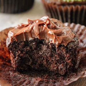 Chocolate Football Cupcakes (vegan, dairy-free, whole grain ...