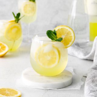 Limoncello Spritz (quick, easy cocktail!) - Texanerin Baking