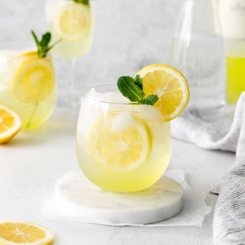 Limoncello Spritz (quick, easy cocktail!) - Texanerin Baking