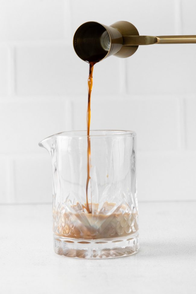 https://www.texanerin.com/content/uploads/2022/06/how-to-make-baileys-iced-coffee-photo-step-2-650x975.jpg